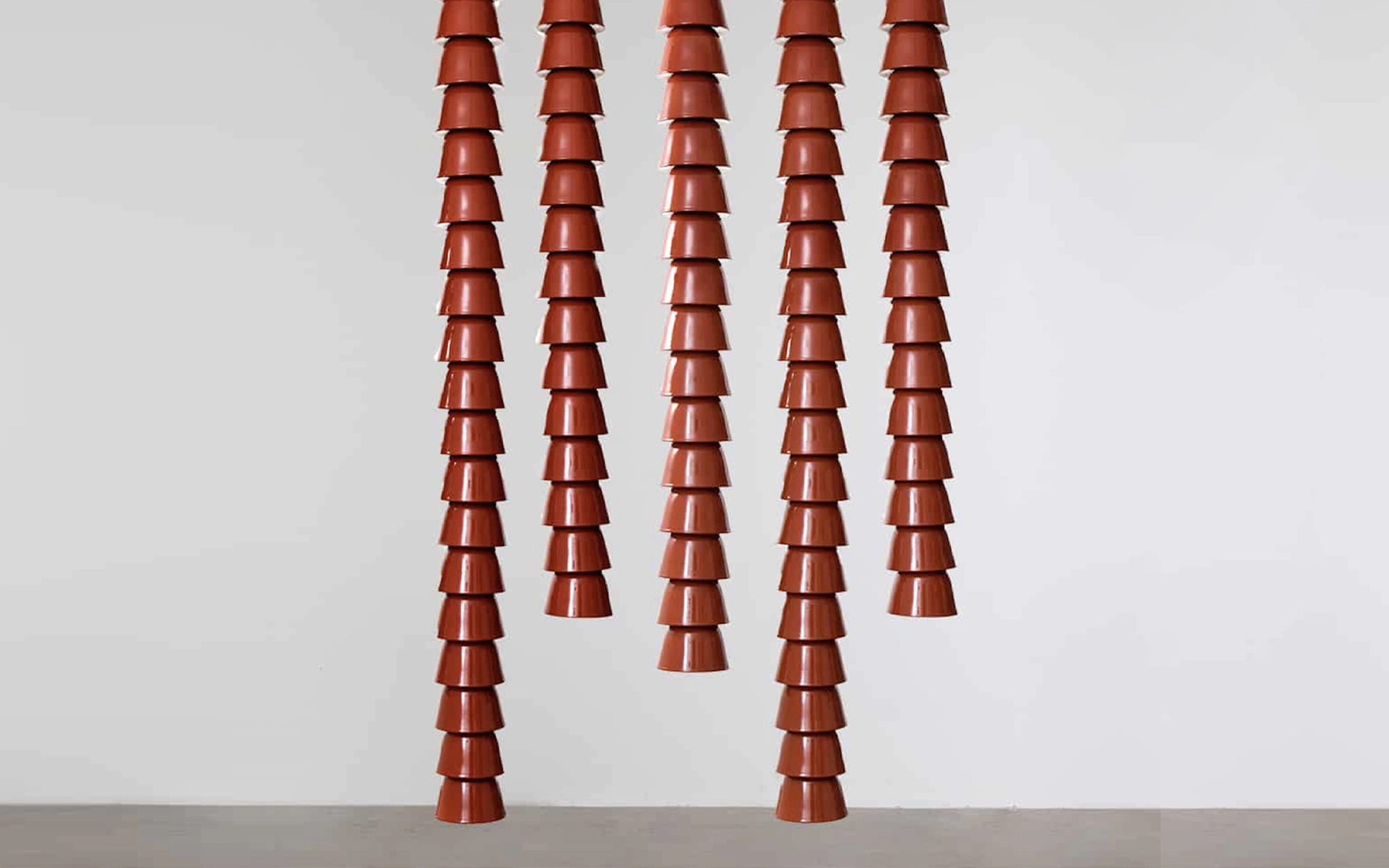 Chaînes Ceramic Multiple - Ronan & Erwan Bouroullec - Table light - Galerie kreo