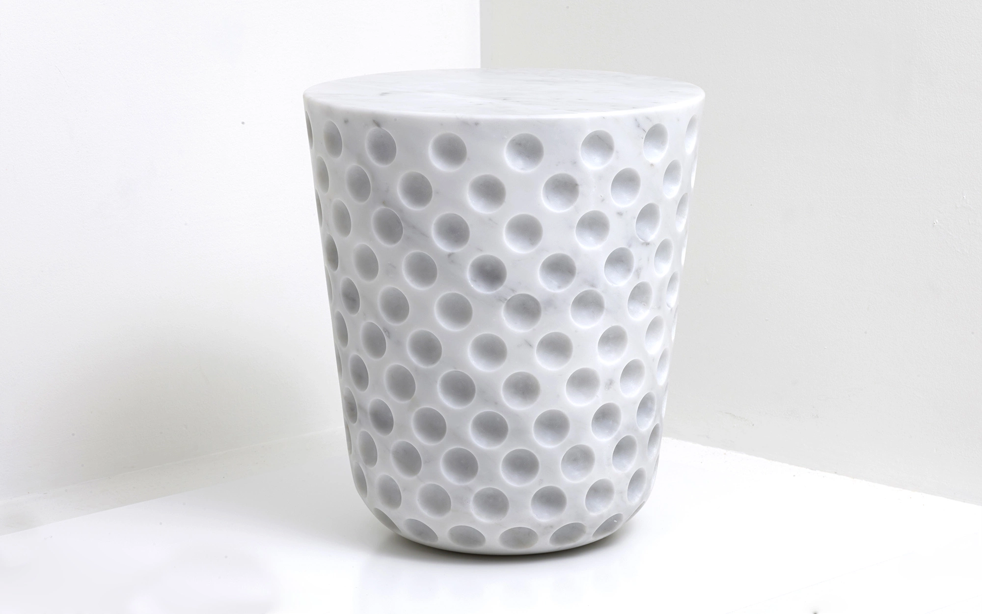 Game On Side Table - White Marble - Jaime Hayon - monobloc.