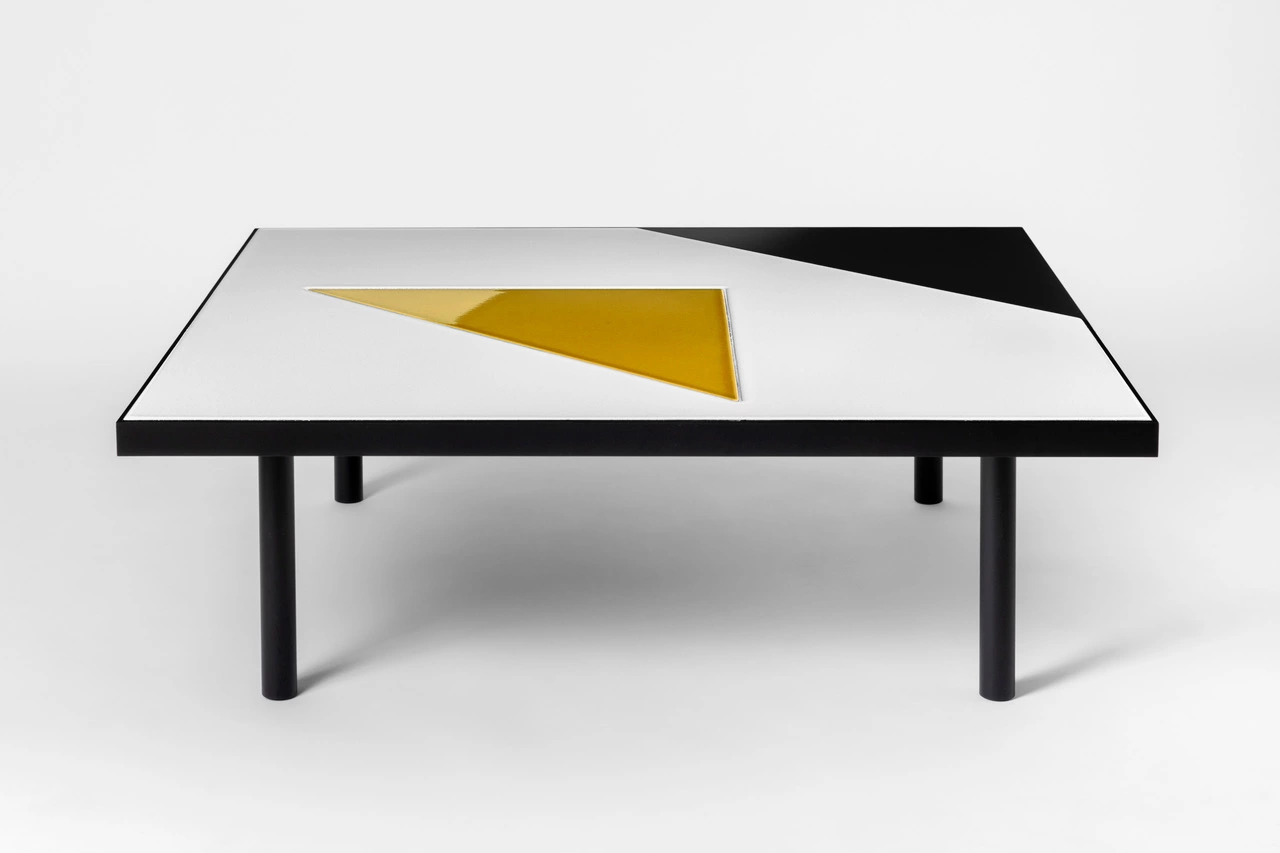 Translation Triangolo Coffee Table - Pierre Charpin - Side table - Galerie kreo