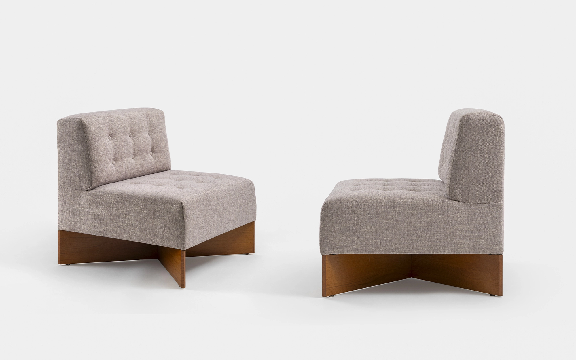 Chauffeuse CA21 'Capitole' (pink) - Pierre Guariche - seating - Galerie kreo