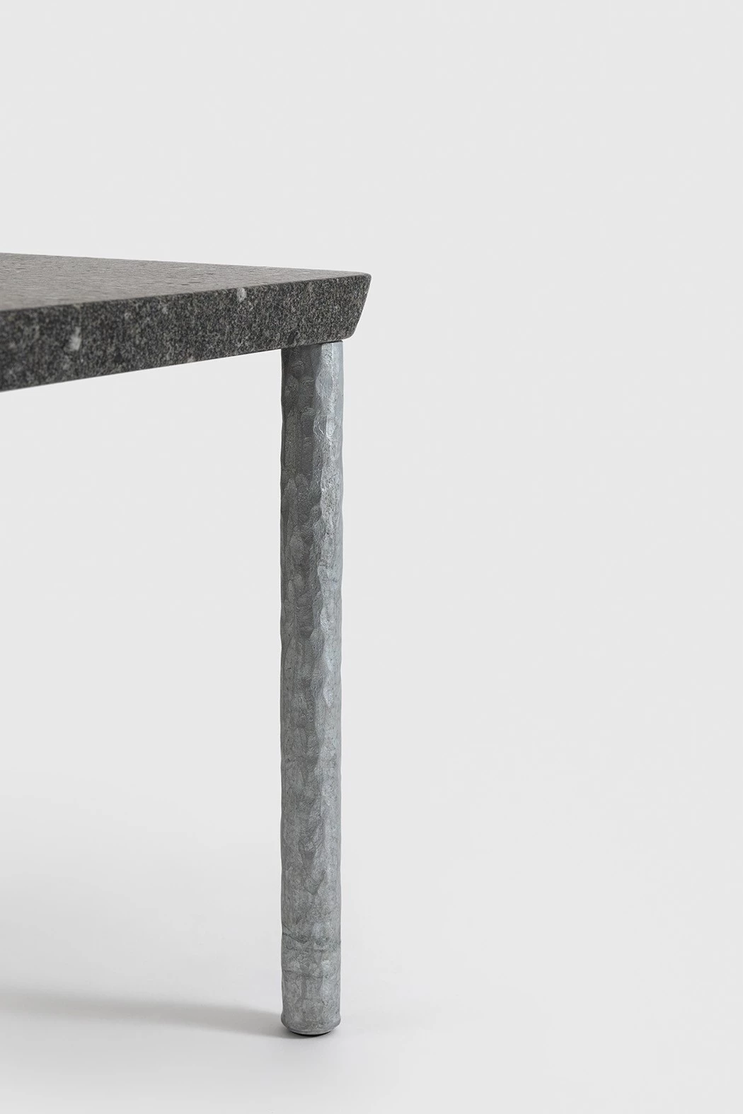 Granite Side Table - Ronan Bouroullec - Miscellaneous - Galerie kreo