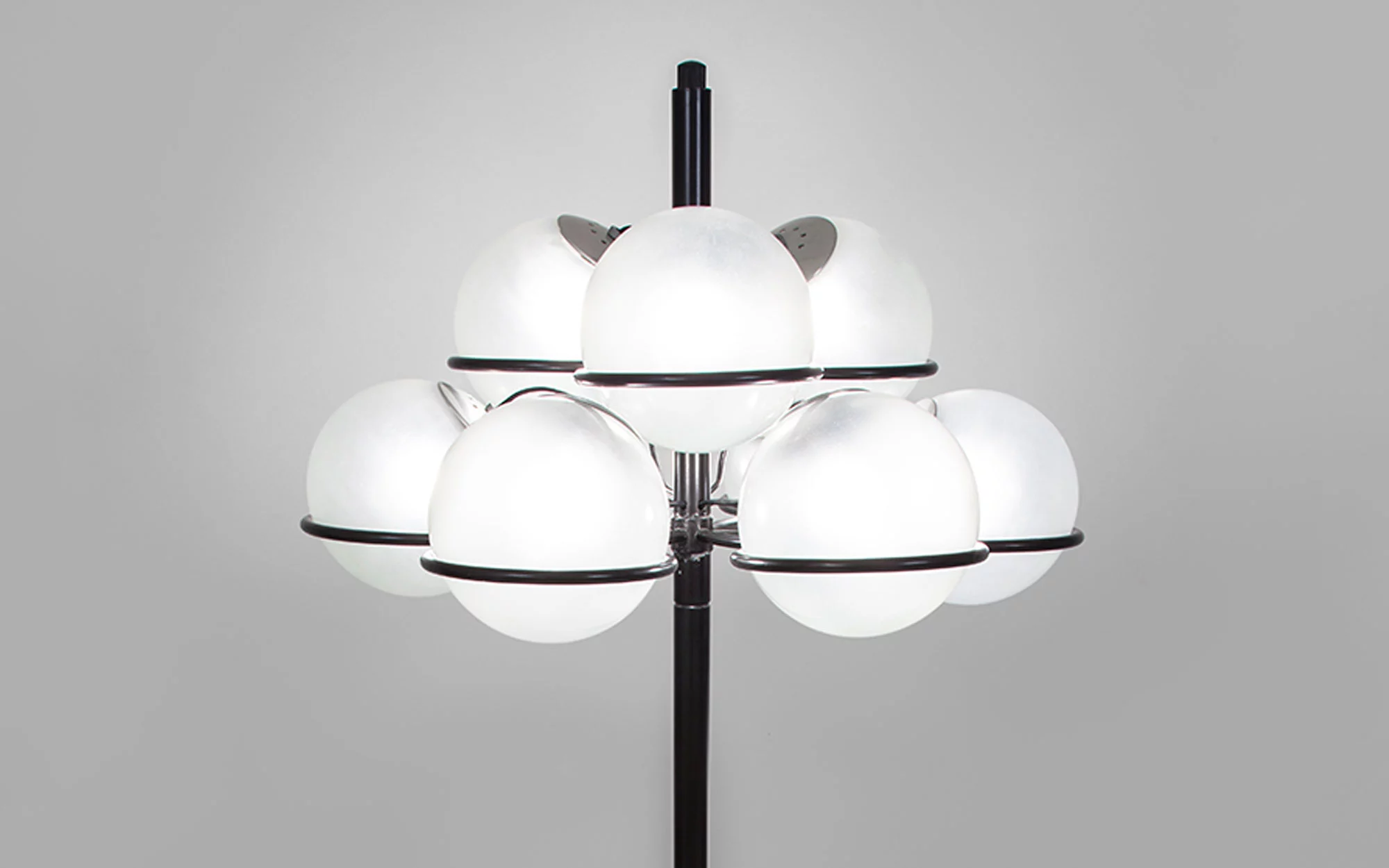 1094 - Gino Sarfatti - Floor light - Galerie kreo