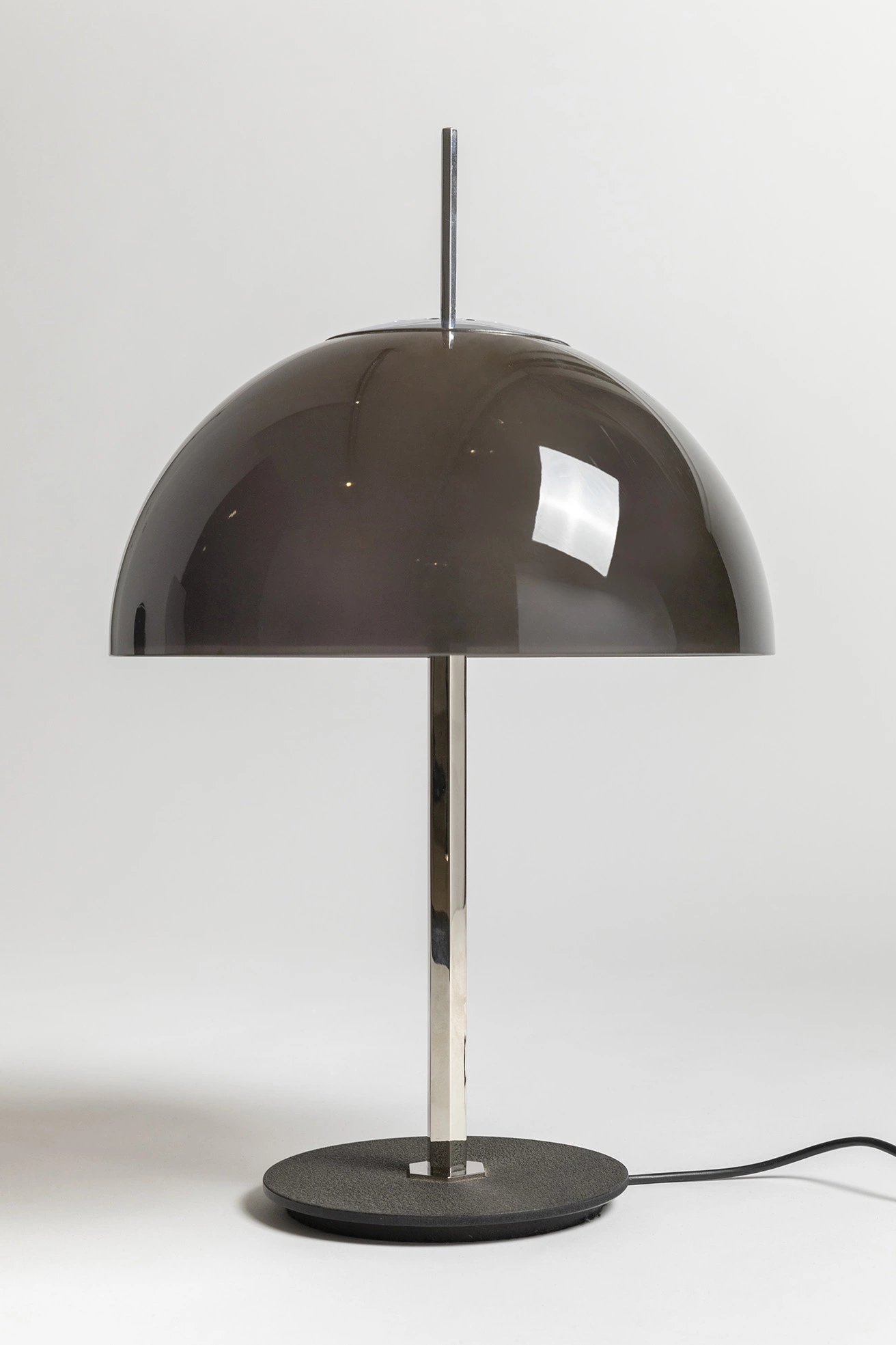 584/G (grey) - Gino Sarfatti - Table light - Galerie kreo