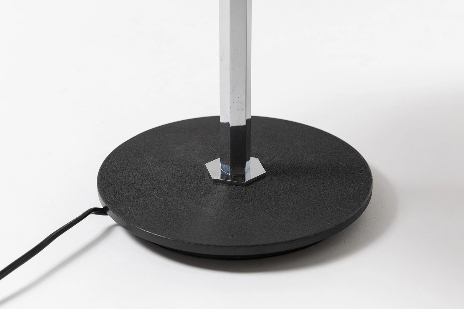 584/G (grey) - Gino Sarfatti - Table light - Galerie kreo