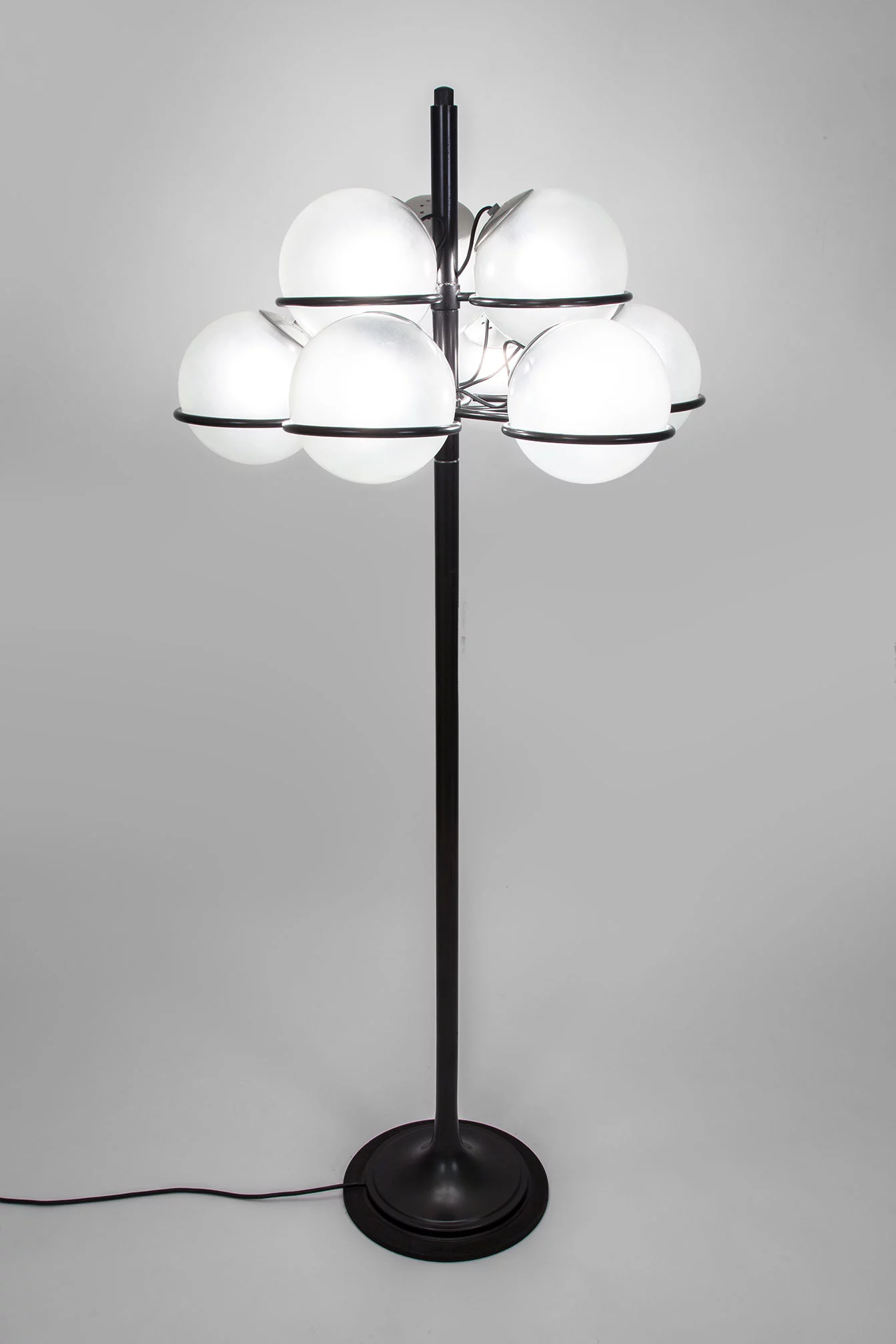 1094 - Gino Sarfatti - Floor light - Galerie kreo