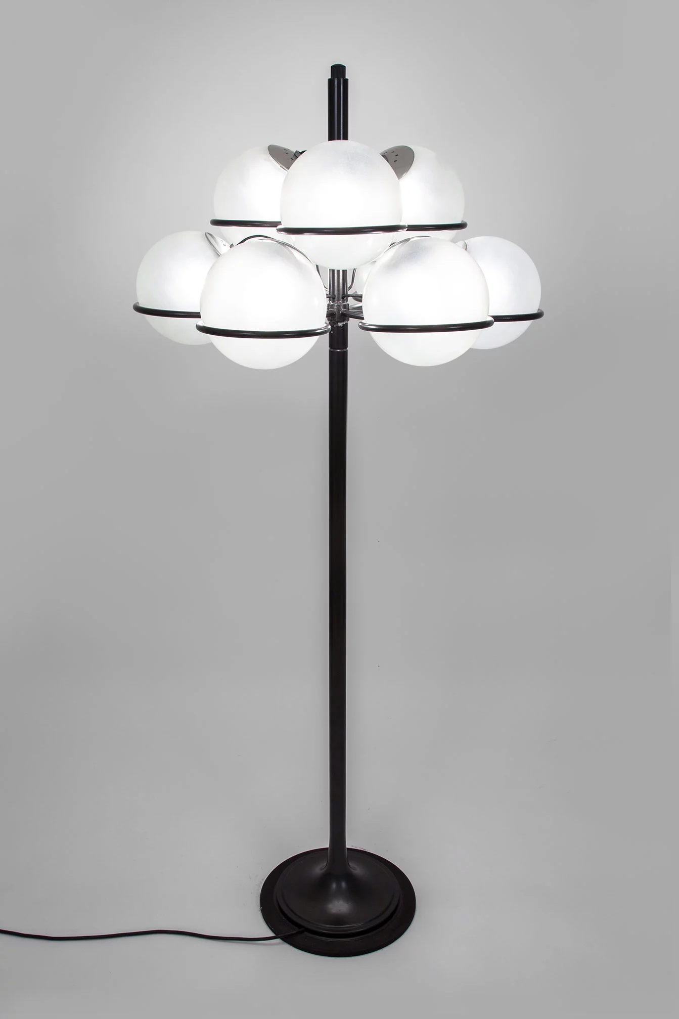 1094 - Gino Sarfatti - Floor light - Galerie kreo