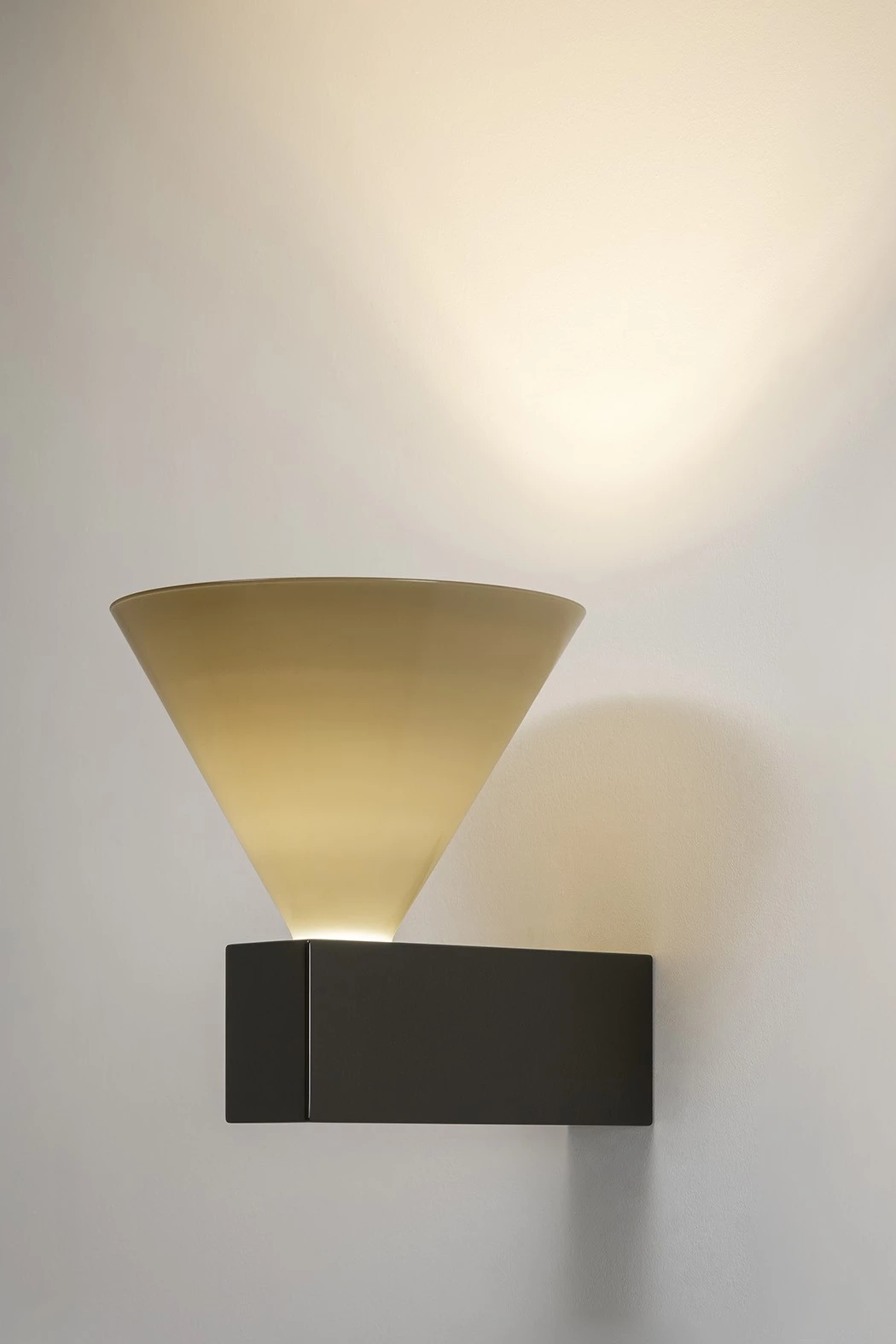 Signal W MONOCHROMATIC - Edward Barber and Jay Osgerby - Wall light - Galerie kreo